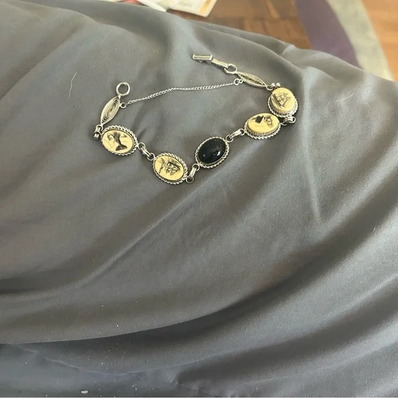 Vintage Elegant Silver and Black Scrimshaw Bracelet - Picture 2 of 4